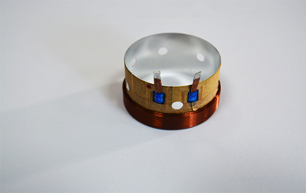 低音接導線音圈